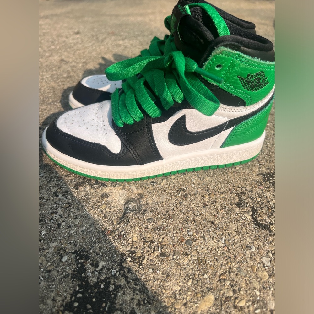 Air Jordan 1 Retro High ‘Lucky Green’ Boys Size 12C